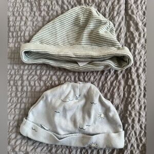 ⚠️2 Carter’s Baby Beanie Set⚠️